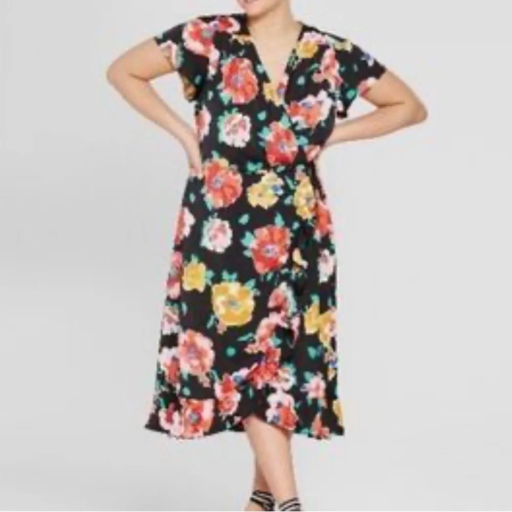 Who What Wear - Floral & Ruffled Wrap Dress - Size Medium - Picture 3 of 13